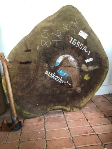 巨木 欅? 切り出し 無垢一枚板 丸太輪切 耳付 天板 英数字 カフェ 看板 カウンター テーブル 古材 アンティーク