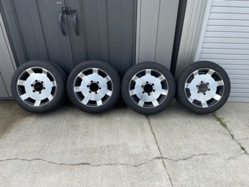 ハイエースバンに付いてました。