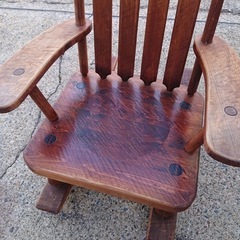 KM104 アンティーク　頑丈な作りのロッキングチェアーの画像