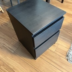 ベッドサイドテーブルの画像