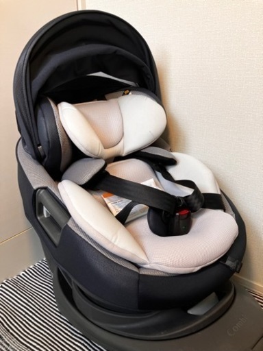 コンビ　チャイルドシート　ザエス　combi the S isofix