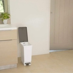 美品/ ゴミ箱2つセット/台座付き,各20ℓサイズの画像