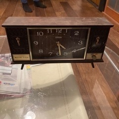 昭和の古い置き時計です。子供の時にはありましたので昭和40年代位...