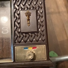 昭和の古い置き時計です。子供の時にはありましたので昭和40年代位だと思います、の画像