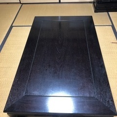 どっしりとした座卓