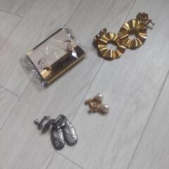 アクセサリー大量の画像