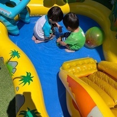 恐竜　噴水付き　プールの画像