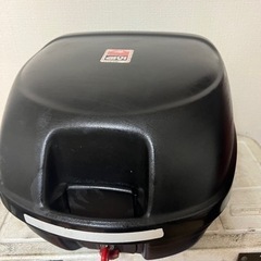 【値下しました】GiVi バイク用 リアボックス　ヘルメットもス...