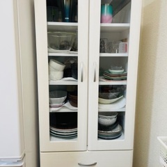 スリムな食器棚