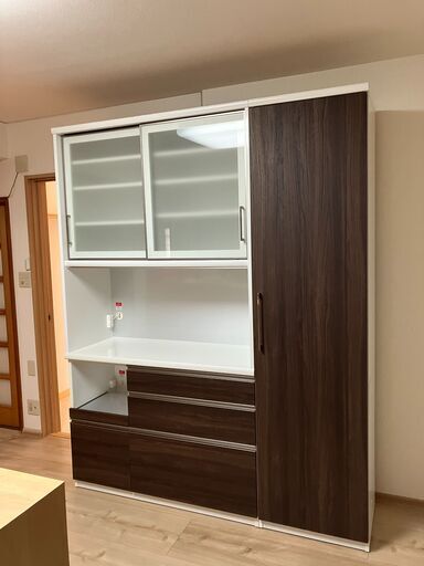 カップボード（食器棚）