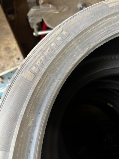 タイヤ　275/35/21