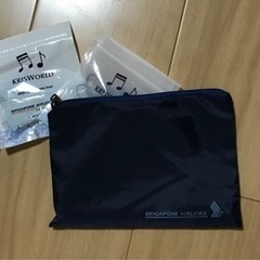 シンガポール航空ポーチ付SINGAPORE AIRLINE 機内用イヤフォン　機内グッズの画像