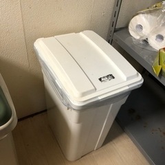 ゴミ箱の画像