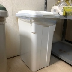 ゴミ箱の画像