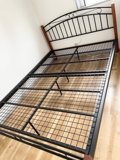 『ダブルベッドフレーム』