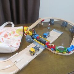 お値下げ!　BRIO 木製レール＆電車、トラックセットの画像