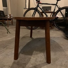 ウッドテーブルの画像