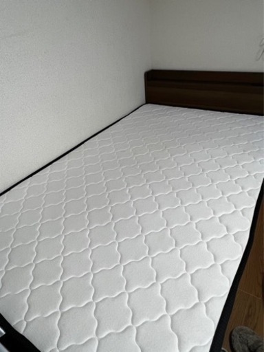 （取引中）ベッド（セミダブル）マットレス付