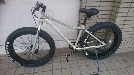 ★★★激安 極太タイヤ【fat bike  ホワイトレタータイヤ・アルミフレーム ファットバイク・シマノ外装７段変速 ディスクブレーキ】★★★