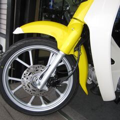 本日入荷！値下げ！入手困難？１台限り！最新型２０２１モデル貴重なスーパーカブ１１０!パールフラッシュイエロー！ の画像