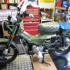本日入荷！限定一台限り！即納可能！希少なホンダハンターカブCT125 正規ディーラー車です。２年保証！パールオーガニックグリーン！の画像