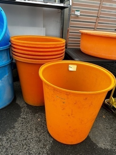 丸型ポリ桶　漬物　200L M-200 オレンジ　直径760×高さ778 中古