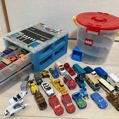 トミカ　出る出るバケツ　立体駐車場
