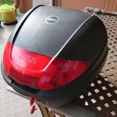 GIVI リアボックス モノロック　27リットル？