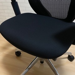 【美品】オカムラシルフィーハイバック2018年製　可動肘付き　黒　動作確認済の画像