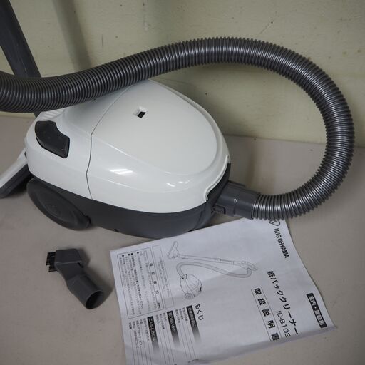 2022年製 美品 アイリスオーヤマ 掃除機 紙パック式 配達設置対応 コンパクト 軽量 ノズル 付 ホワイト IC-B102