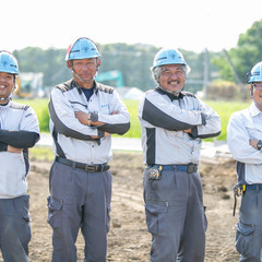 【高月収★35万/月】安定して稼げる！工事現場の重機オペレーター...