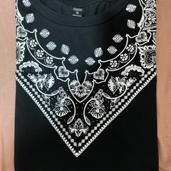 メンズ　カジュアル　夏コーデ　柄　プリント タンクトップ　ブラックの画像