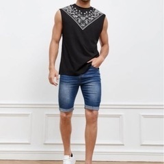 メンズ　カジュアル　夏コーデ　柄　プリント タンクトップ　ブラックの画像