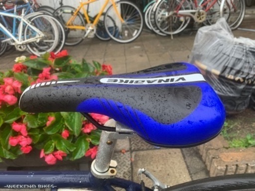 ??　クロスバイク　自転車　青　700x28c  7変速　シマノ　配達可能