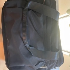 軽くてポケットの豊富なトートバッグ