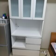 ずっとカップボードに飾っていましたが引っ越しのため大事にしてくかた