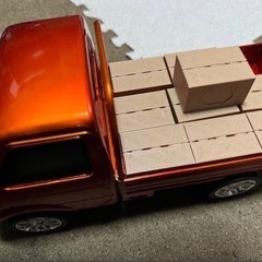 軽トラック　ラジコンカー　オレンジメタリック　荷物（ダンボール）9個付きの画像