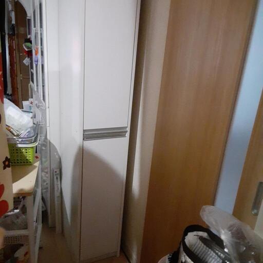 お話し中　すきま収納棚