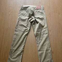 リーバイス　チノパン　ウエスト２９インチ　股下６８センチ　カーキ色