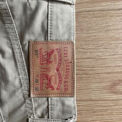 リーバイス　チノパン　ウエスト２９インチ　股下６８センチ　カーキ色の画像