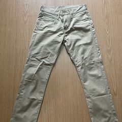 リーバイス　チノパン　ウエスト２９インチ　股下６８センチ　カーキ色の画像