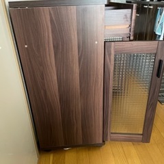 飾り棚、食器棚の画像