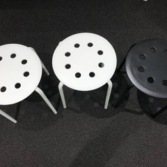 IKEAの椅子3つ
