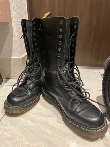 生産終了！美品！【定価￥33000】ドクターマーチンUK7ブラック黒14ホール