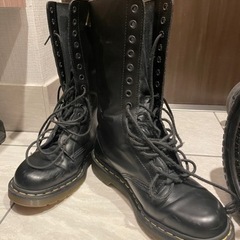 生産終了！美品！【定価￥33000】ドクターマーチンUK7ブラッ...