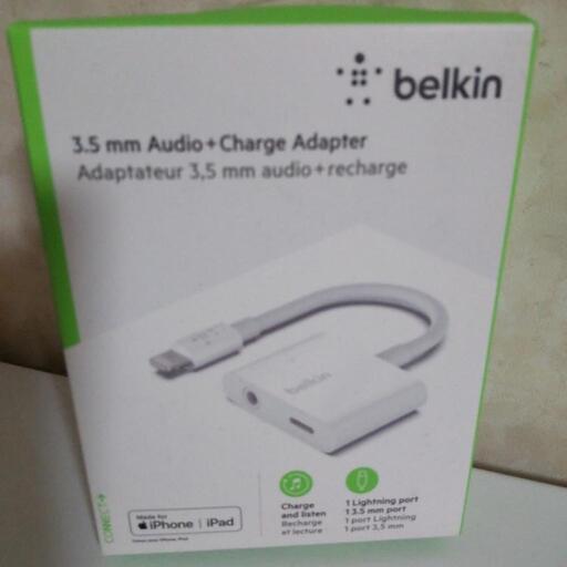。新品  belkin  ライトニング\u00263.5mmオーディオ デュアルアダプターイヤホン充電同時 White  01