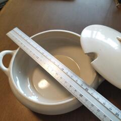 蓋付き食器の画像