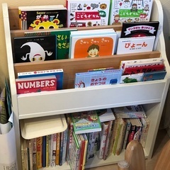ディスプレイ　絵本棚の画像