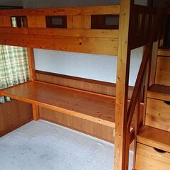 子供用学習机　上部ベッドの二段式