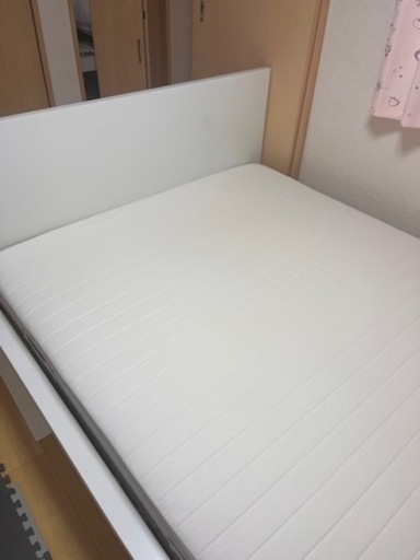 クイーンサイズ　ベッド